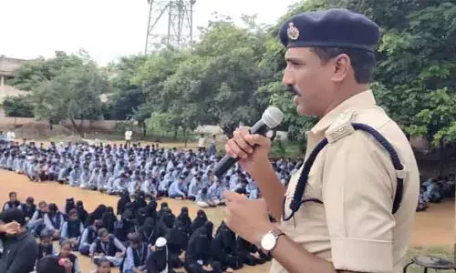 సోషల్‌ మీడియా పట్ల అప్రమత్తంగా ఉండాలి