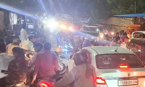 ఉప్పల్ లో గంటల కొద్దీ ట్రాఫిక్ జామ్