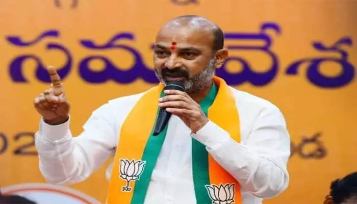 గణేష్ మండపాల కరెంట్ ఖర్చంతా నేనే భరిస్తా ! బండి సంజయ్ గణేష్ మండపాల కరెంట్ ఖర్చంతా నేనే భరిస్తా ! బండి సంజయ్