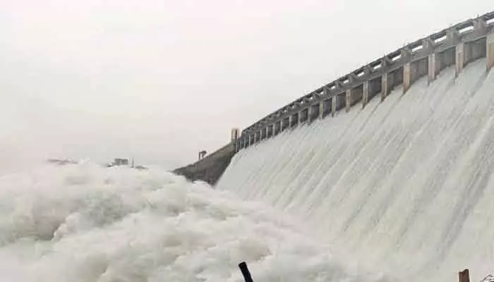 సాగర్కు భారీగా వరద..26 క్రస్ట్ గేట్ల ద్వారా నీటి విడుదల సాగర్కు భారీగా వరద..26 క్రస్ట్ గేట్ల ద్వారా నీటి విడుదల