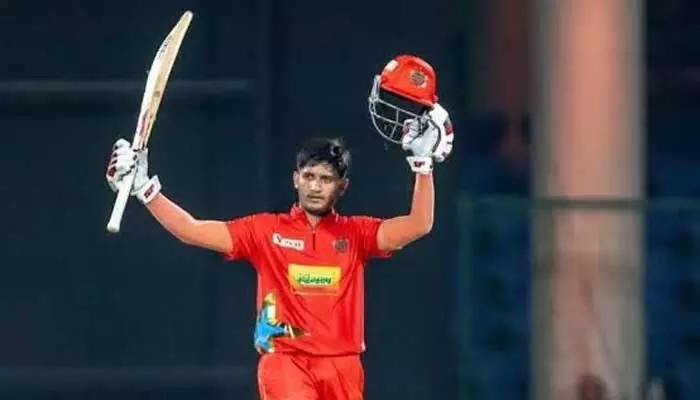 మరో.. భారతీయుడి విశ్వరూపం! ఆరు బంతుల్లో ఆరు సిక్సర్లు! మరో.. భారతీయుడి విశ్వరూపం! ఆరు బంతుల్లో ఆరు సిక్సర్లు!