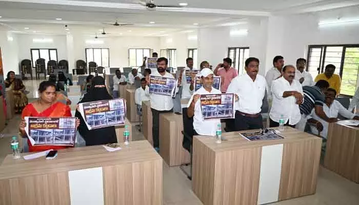 మున్సిపల్ సర్వసభ్య సమావేశం గరంగరం మున్సిపల్ సర్వసభ్య సమావేశం గరంగరం