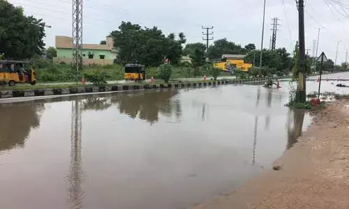 ఇది వాగు కాదు.. హైవే..!