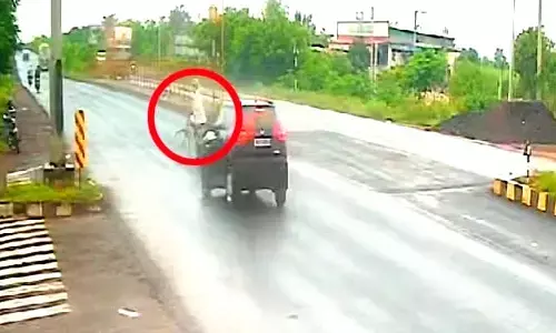 సైకిల్ ను ఢీకొట్టిన కారు...వ్యక్తి మృతి