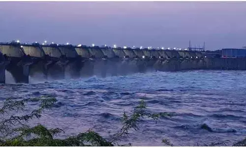 పులిచింతలకు భారీగా వరద.. 13 గేట్లు ఎత్తిన అధికారులు