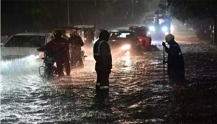 గుంటూరు, ఎన్టీఆర్ జిల్లాలకు.. రెడ్ అలర్ట్! గుంటూరు, ఎన్టీఆర్ జిల్లాలకు.. రెడ్ అలర్ట్!