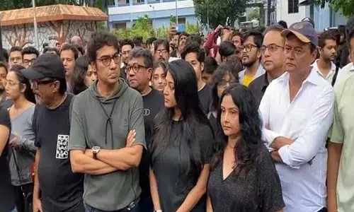 కోల్ కతా లో కొనసాగుతున్న నిరసనలు.. పాల్గొన్న పలువురు సినీ ప్రముఖులు