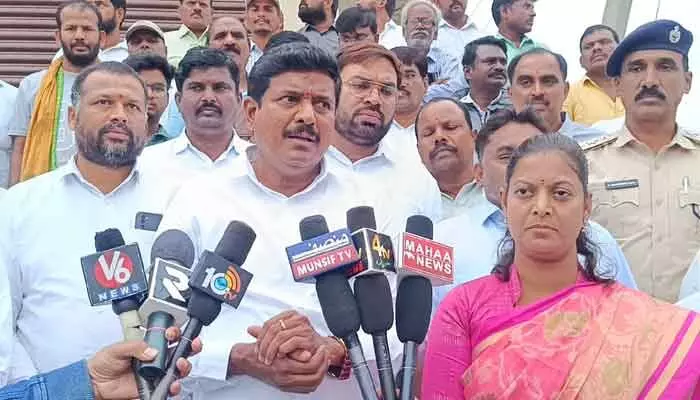 తాండూరు పట్టణంలోని కబ్జాలను తొలగిస్తాం : ఎమ్మెల్యే మనోహర్ రెడ్డి తాండూరు పట్టణంలోని కబ్జాలను తొలగిస్తాం : ఎమ్మెల్యే మనోహర్ రెడ్డి