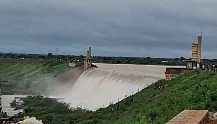 అలుగు పోస్తున్న డిండి ప్రాజెక్ట్ అలుగు పోస్తున్న డిండి ప్రాజెక్ట్
