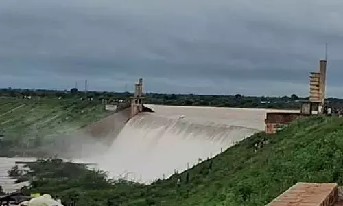 అలుగు పోస్తున్న డిండి ప్రాజెక్ట్