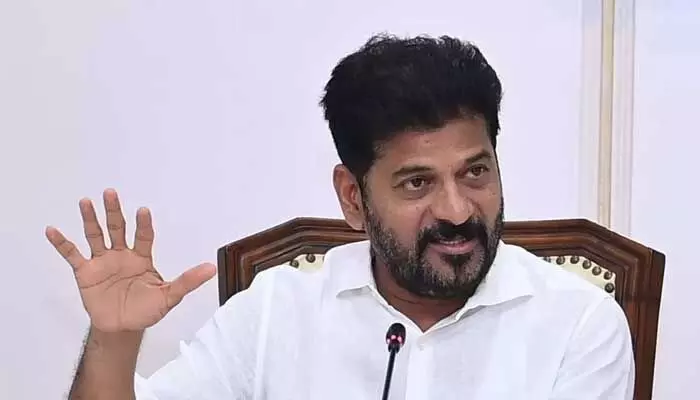 Revanth Reddy: ఫామ్ హౌస్ లో పన్నోడిలా కాదు.. కేసీఆర్ పై రేవంత్ ఫైర్ Revanth Reddy: ఫామ్ హౌస్ లో పన్నోడిలా కాదు.. కేసీఆర్ పై రేవంత్ ఫైర్