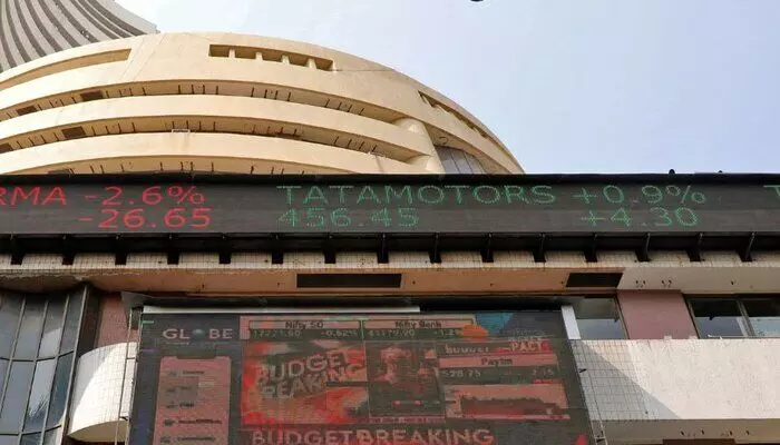 Stock Market: రికార్డు ర్యాలీ తర్వాత ఫ్లాట్గా ముగిసిన స్టాక్ మార్కెట్లు Stock Market: రికార్డు ర్యాలీ తర్వాత ఫ్లాట్గా ముగిసిన స్టాక్ మార్కెట్లు