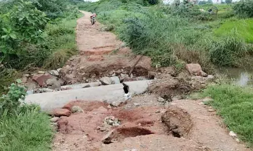 వర్షానికి రోడ్డు పూర్తిగా డామేజ్..