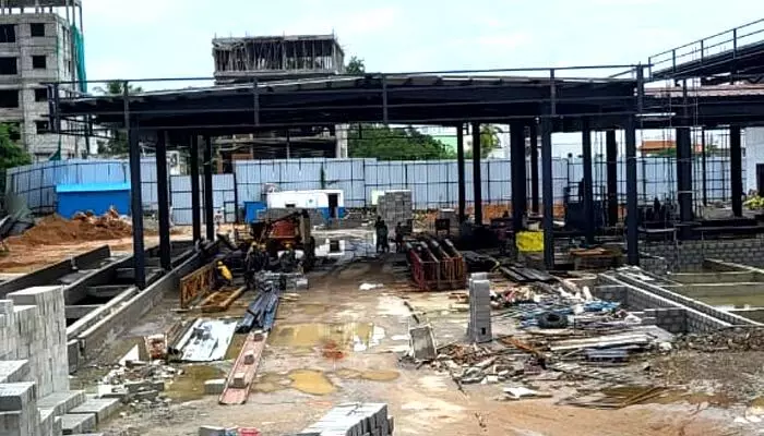 నాయకులను ప్రసన్నం చేసుకో... నిర్మాణం చేసుకో నాయకులను ప్రసన్నం చేసుకో... నిర్మాణం చేసుకో