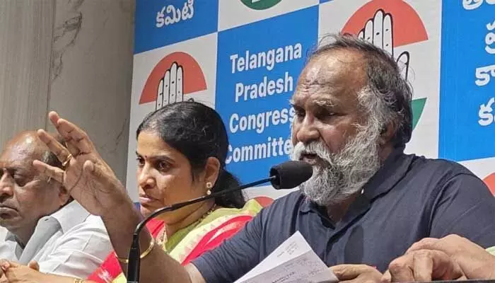 ఇంకా.. అధికార మైకంలోనే హరీష్ రావ్! జగ్గారెడ్డి సంచలన వ్యాఖ్యలు ఇంకా.. అధికార మైకంలోనే హరీష్ రావ్! జగ్గారెడ్డి సంచలన వ్యాఖ్యలు