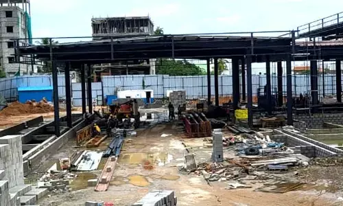 నాయ‌కుల‌ను ప్ర‌స‌న్నం చేసుకో... నిర్మాణం చేసుకో