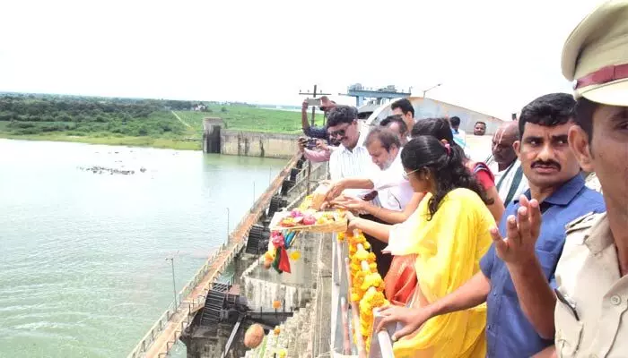 నిండుకుండలా సింగూర్ జలాశయం నిండుకుండలా సింగూర్ జలాశయం