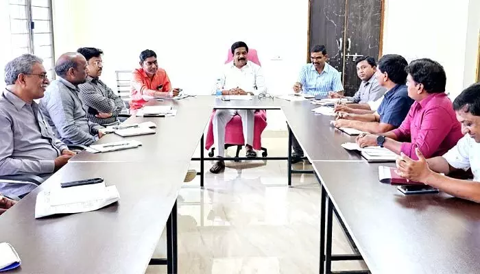 పంట నష్టం అంచనా వేసి ప్రభుత్వానికి నివేదించాలి పంట నష్టం అంచనా వేసి ప్రభుత్వానికి నివేదించాలి