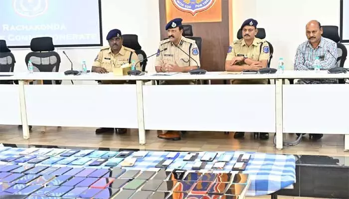 రెండు కోట్ల విలువైన.. మొబైల్ ఫోన్లు రికవరీ చేసిన రాచకొండ పోలీసులు! రెండు కోట్ల విలువైన.. మొబైల్ ఫోన్లు రికవరీ చేసిన రాచకొండ పోలీసులు!
