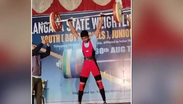 జాతీయ స్థాయి వెయిట్ లిఫ్టింగ్ పోటీలకు ఎంపికైన.. వెయిట్ లిఫ్టర్ జీఎం.రేవంత్ జాతీయ స్థాయి వెయిట్ లిఫ్టింగ్ పోటీలకు ఎంపికైన.. వెయిట్ లిఫ్టర్ జీఎం.రేవంత్