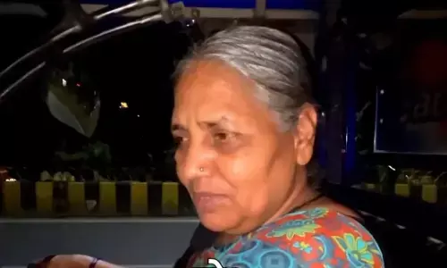 Viral : కొడుకు కోసం అర్ధరాత్రి కూడా ఆటో నడుపుతున్న 50ఏళ్ల మహిళ.. గర్వంగా ఉందంటున్న నెటిజన్లు..