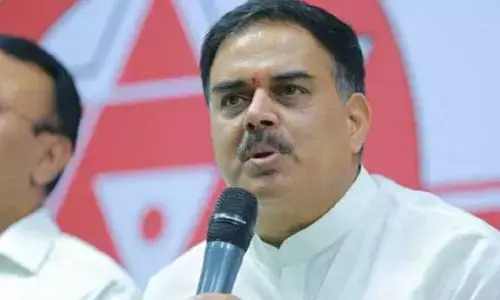 వరద ప్రాంతాల్లో రేపటి నుంచి నిత్యావసర సరుకులు: మంత్రి నాదెండ్ల మనోహర్