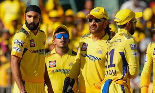 నన్ను మెరుగైన టీ20 బౌలర్‌గా మార్చింది ధోనీనే : సీఎస్కే పేసర్