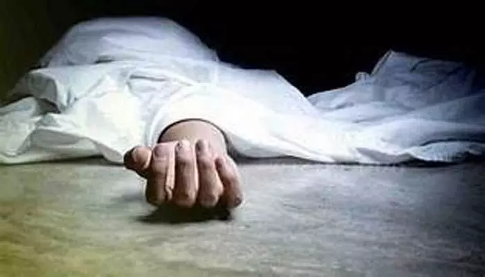 suicide : మేడ్చల్ ఎంపీడీవో ఆవరణలో వ్యక్తి ఆత్మహత్య suicide : మేడ్చల్ ఎంపీడీవో ఆవరణలో వ్యక్తి ఆత్మహత్య