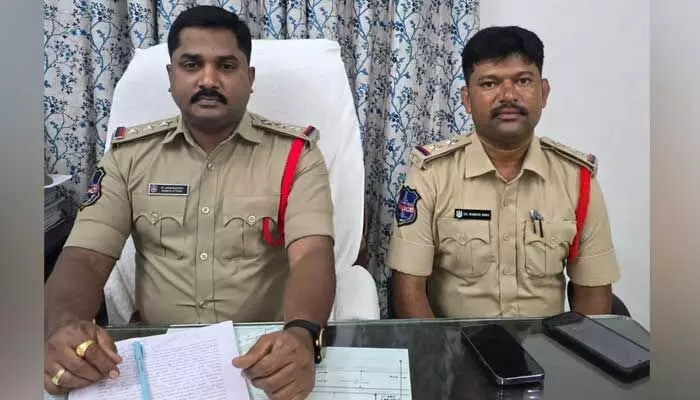 గంజాయి అక్రమ రవాణాపై ఉక్కుపాదం.. ఇద్దరు నిందితుల అరెస్ట్ గంజాయి అక్రమ రవాణాపై ఉక్కుపాదం.. ఇద్దరు నిందితుల అరెస్ట్