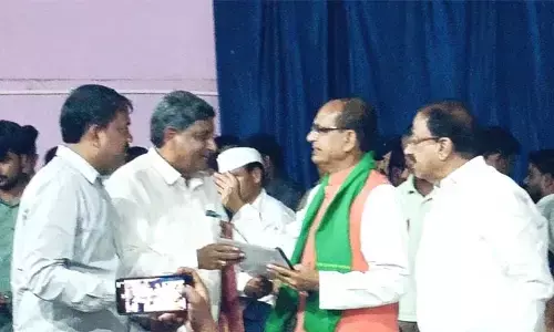 పామాయిల్ కు కనీస మద్దతు ధర కల్పించండి