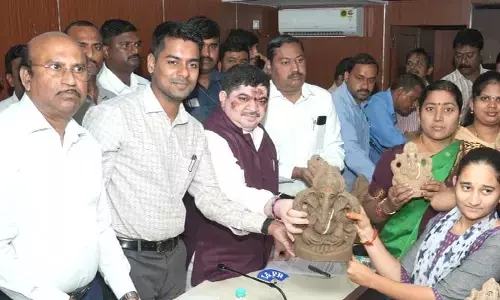 మట్టి విగ్రహాలను పూజించాలి : మంత్రి పొన్నం