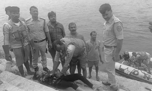 ఆర్థిక ఇబ్బందుల వల్లే పిల్లలతో సహా ఆత్మహత్యకు పాల్పడ్డ మంగ