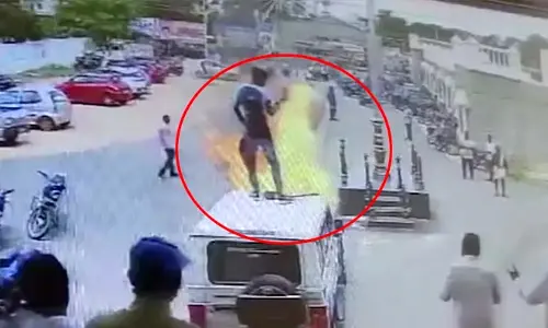 కంప్లైంట్ తీసుకోలేదని పెట్రోల్ పోసి తహసీల్దార్ కారు తగలబెట్టేశాడు