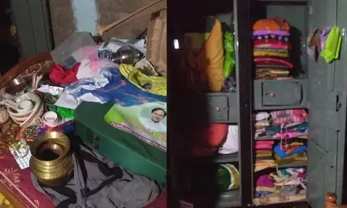 మూడిళ్లలో చోరీ.. నగదు, ఆభరణాలు అపహరణ