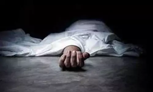 పండుగ పూట విషాదం.. రోడ్డు ప్రమాదంలో ఒకరు మృతి