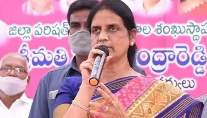 వాదనలే లేనప్పుడు దూషణలే ఆయుధం: సీఎం వ్యాఖ్యలపై మాజీ మంత్రి సబితా ఆగ్రహం వాదనలే లేనప్పుడు దూషణలే ఆయుధం: సీఎం వ్యాఖ్యలపై మాజీ మంత్రి సబితా ఆగ్రహం