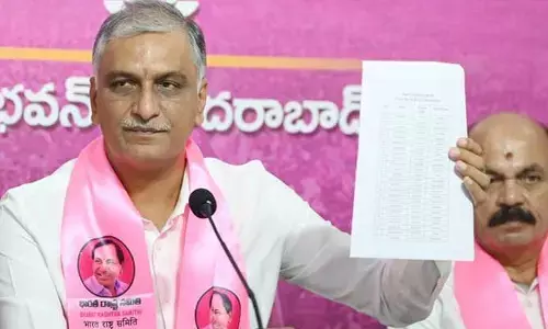 మీసేవలో రేషన్‌కార్డులు.. గ్రామ సభల దరఖాస్తులకు విలువ లేదా? హరీశ్‌రావు ఫైర్