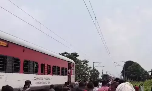 Train Accident: తెగిపోయిన కప్లింగ్.. ప్యాసింజర్ రైలుకి ప్రమాదం