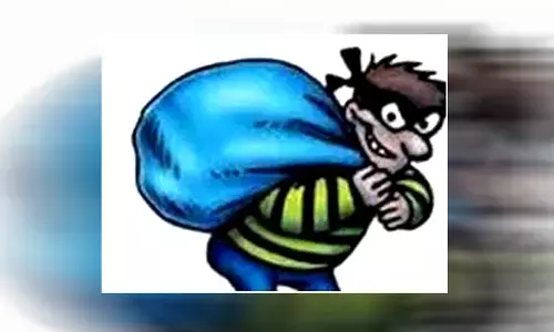 బెల్లంపల్లిలో రెచ్చిపోయిన దొంగలు