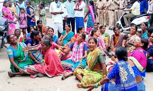 వైద్యుల నిర్లక్ష్యంతోనే మృతి చెందాడని ఆందోళన