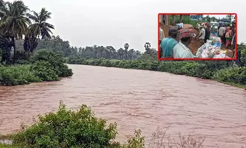 Breaking: ఏలేరు కాలువకు గండి.. నీట మునిగిన రాజుపాలెం కాలనీ