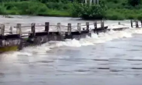 Floods: ప్రమాదకరంగా అప్పన్నపాలెం బ్రిడ్జి.. ఆరు గ్రామాలకు రాకపోకలు బంద్
