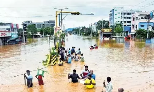వరదల్లో పార్టీల సమిష్టి బాధ్యత ఏది!