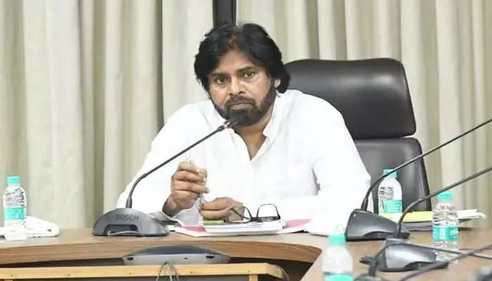 ఏలేరు వరద ముంపుపై.. అధికారులతో డిప్యూటీ సీఎం వీడియోకాన్ఫరెన్స్! ఏలేరు వరద ముంపుపై.. అధికారులతో డిప్యూటీ సీఎం వీడియోకాన్ఫరెన్స్!