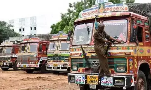 Breaking: ఏపీలో లారీల బంద్‌ తాత్కాలిక వాయిదా