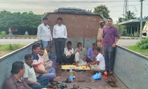 పది మంది పేకాటరాయుళ్ల అరెస్ట్