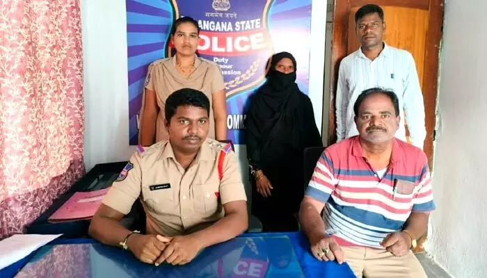గంజాయి విక్రయించే మహిళ అరెస్ట్ గంజాయి విక్రయించే మహిళ అరెస్ట్