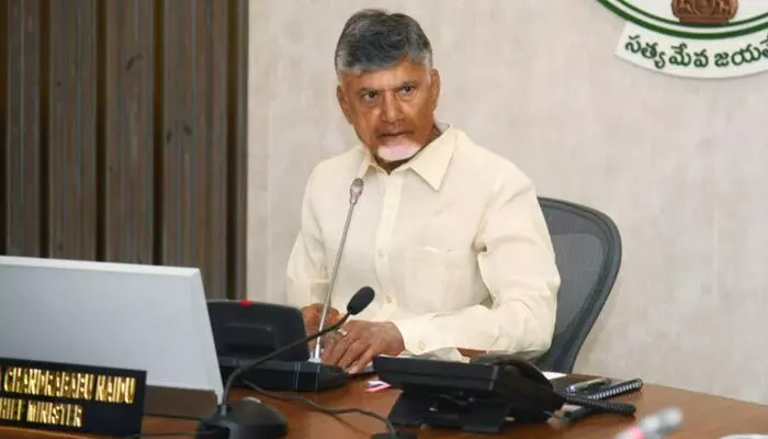 బస్సు ప్రమాద మృతులకు ఎక్స్గ్రేషియా ప్రకటించిన సీఎం బస్సు ప్రమాద మృతులకు ఎక్స్గ్రేషియా ప్రకటించిన సీఎం