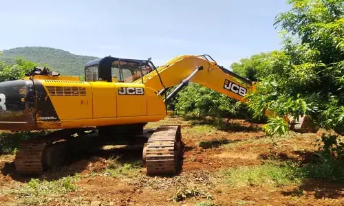 పల్నాడులో ఎర్ర మట్టి దందా..15 ఎకరాల అసైన్డ్ భూమికి ఎసరు
