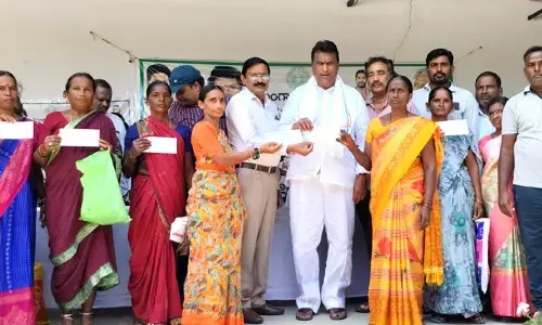 ప్రభుత్వంపై ప్రతిపక్షాలు బురద జల్లే ప్రయత్నం